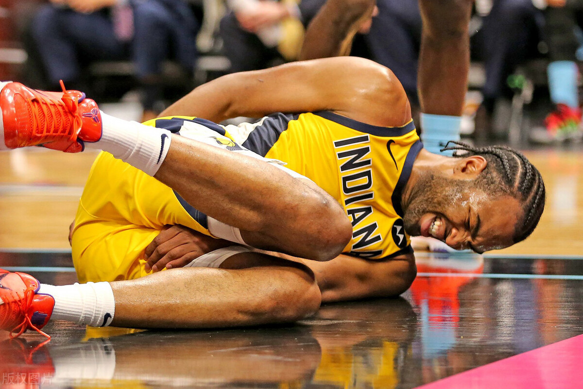 曾是太阳核心如今给布克当小弟场均2分2板他再也回不到巅峰