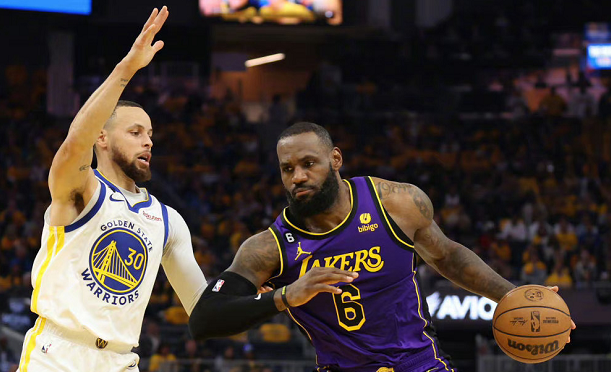 湖勇大战g3万众瞩目,湖人捍卫主场,外媒看衰勇士——顶端新闻