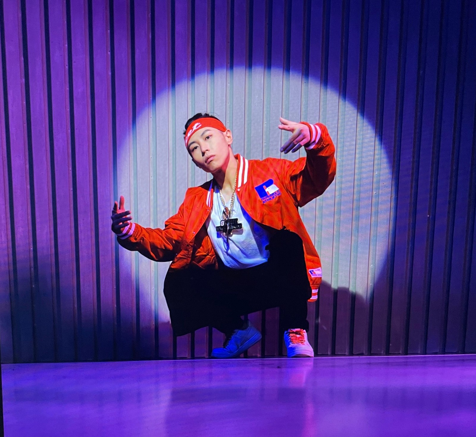 近日,这首名为《豫家门》的河南话说唱刷屏了众多河南人的社交平台