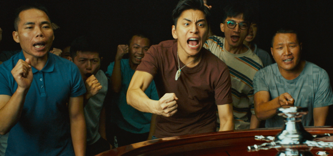 王大陆饰演的阿天,大学刚毕业,家境优渥,女友体贴,自己创业,人生刚刚