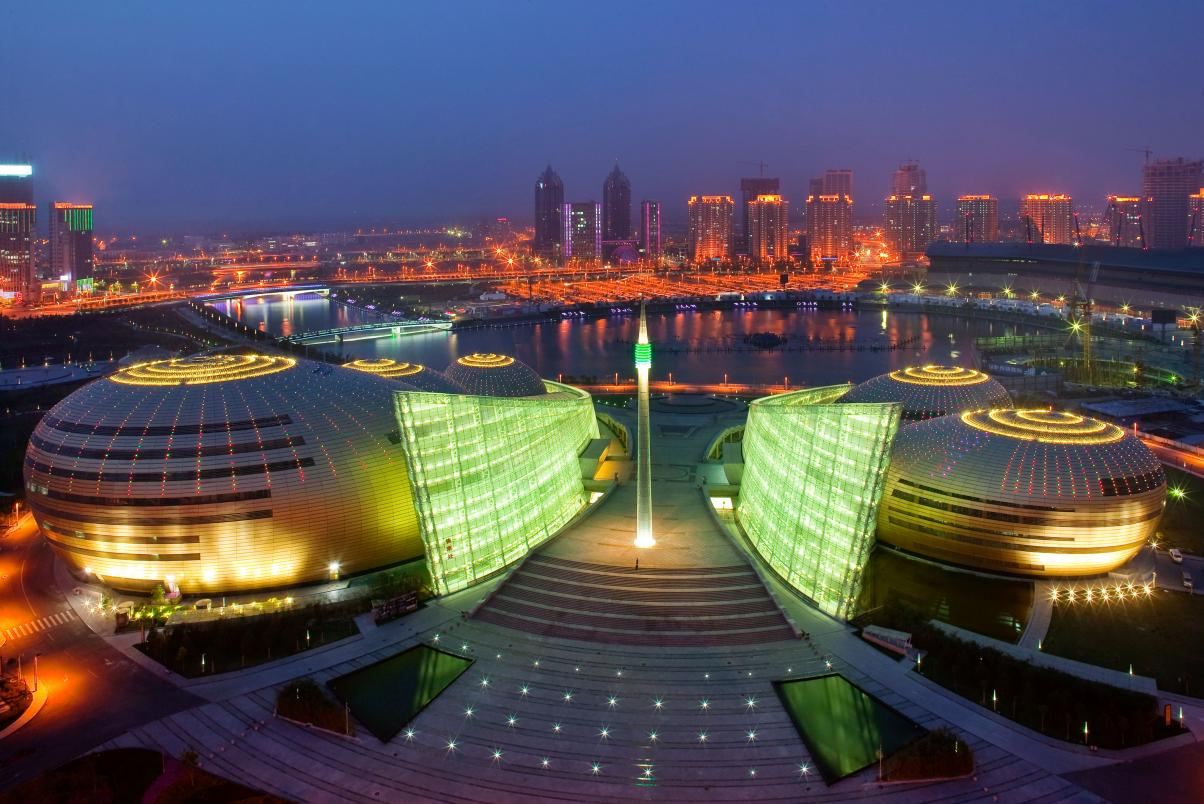 设计的地标,到"国际郑"新锐打卡点,最能代表郑东新区"封面"的地标是