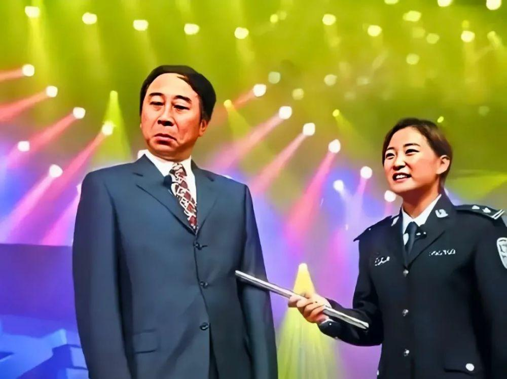 冯巩轻轻地哼了一声,随后说出的一句话,让贾玲既感到羞愧难当,又深受