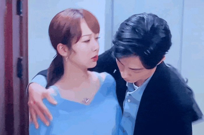 贾玲这一抱,惹得雷佳音"娇羞一笑",令多少男明星汗颜?