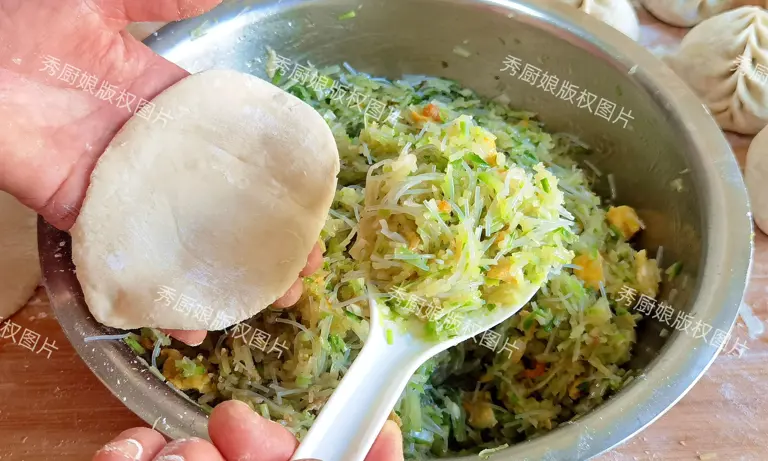 立秋后，少吃豆角茄子多吃它，清热润肺、健胃消食，蒸包子吃真香